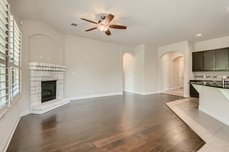Round Rock House: 400 Entrada Way