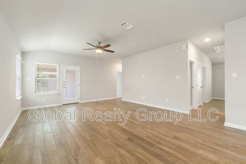 New Braunfels House: 1220 Ella Xing