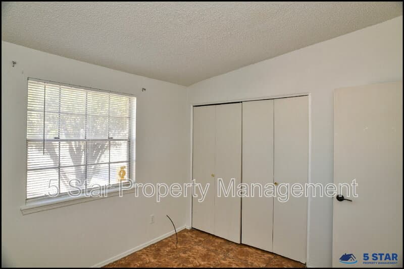 El Paso House: 10648 Birthstone Drive !!