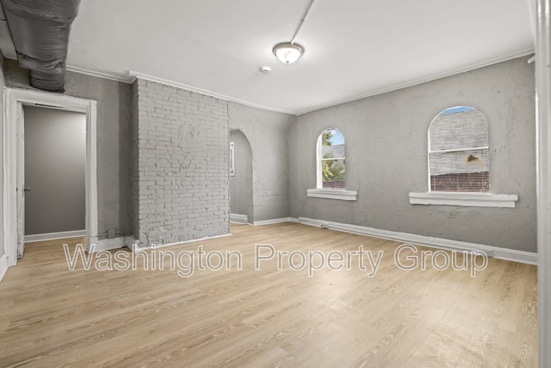 Baltimore House: 206 E 25th St