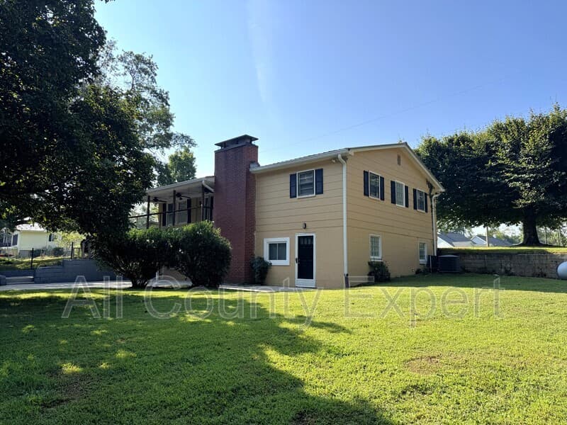 Gainesville House: 9215 Long Hollow Rd