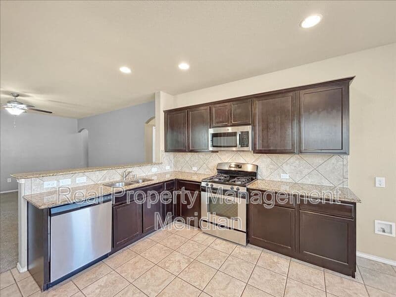 Fort Worth House: 12312 Walden wood Dr