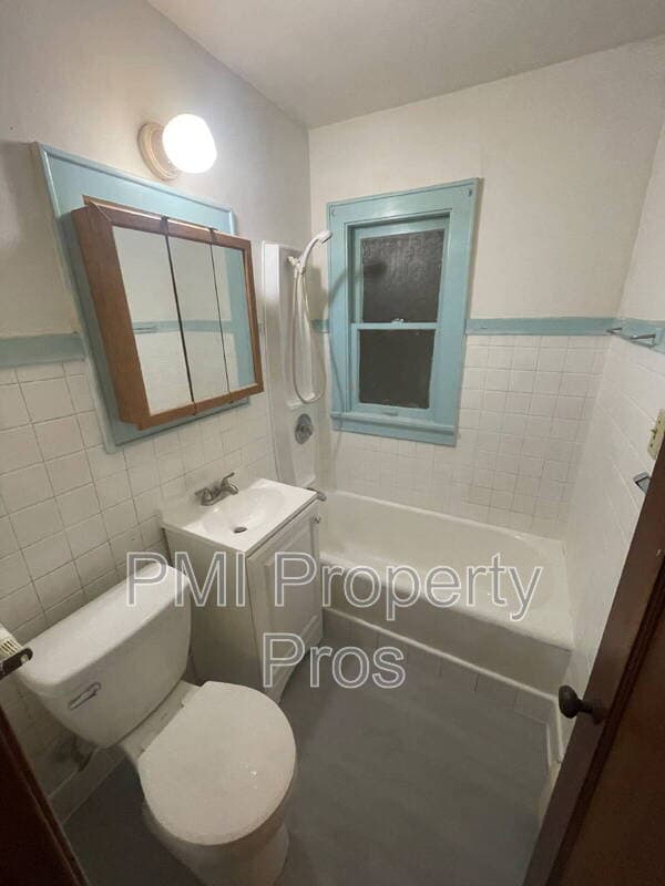 Cudahy Condo: 3432 E Cudahy Ave