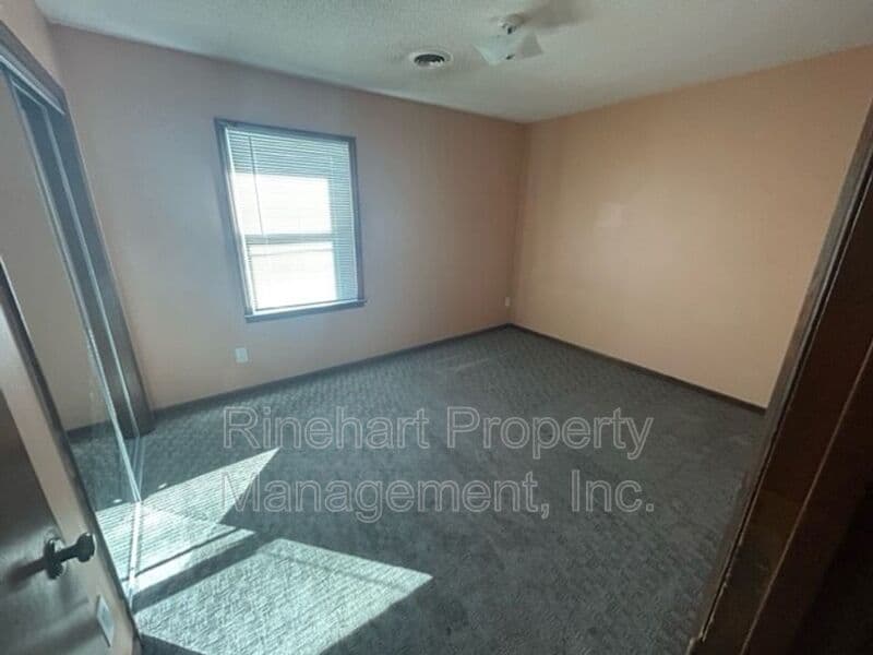 Rock Hill House: 285 South Herlong Ave