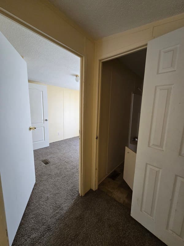 Fayetteville House: 2412 Cattail Cir