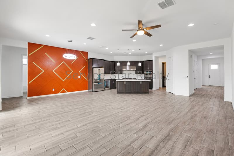 Laveen House: 4019 W Piedmont Rd