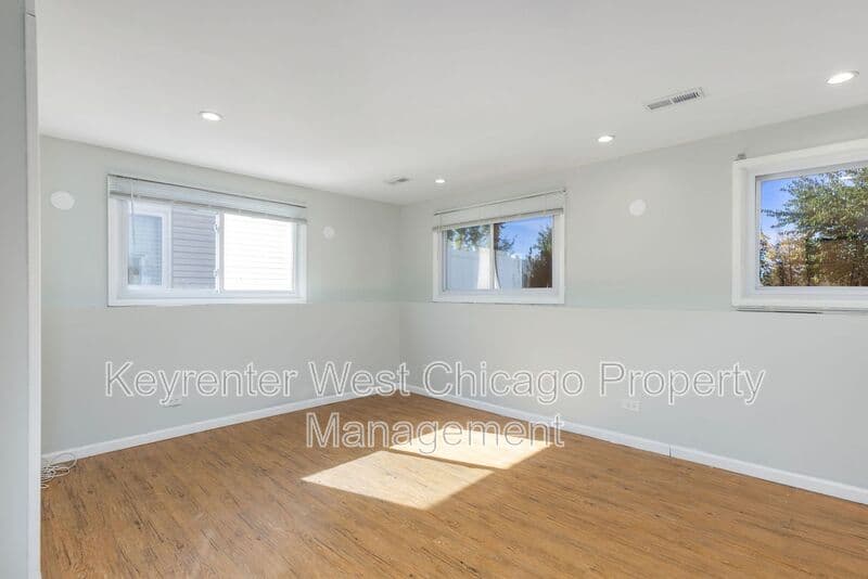 Hanover Park House: 5456 Maclain LN