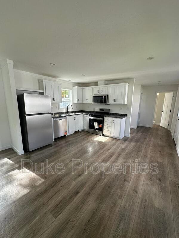Utica House: 216 Tipperary Drive
