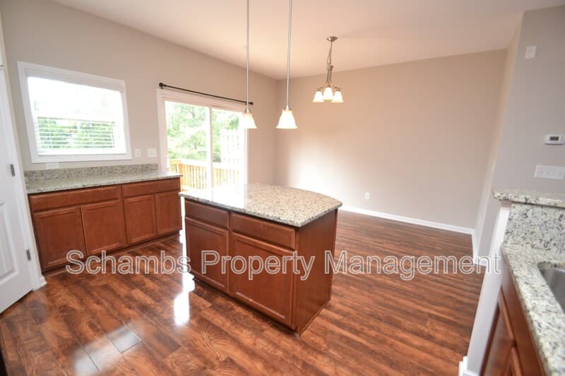 Durham House: 208 Irving Way