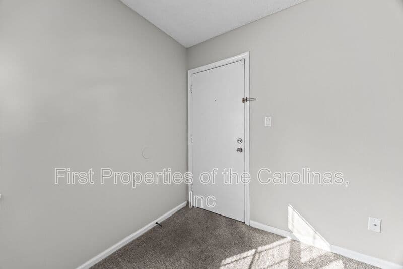 Charlotte House: 5805-H Hunting Ridge Lane