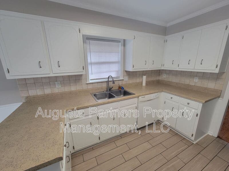 Augusta House: 2910 Pointewest Dr
