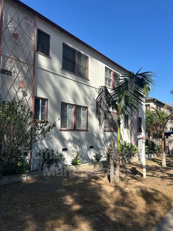 Los Angeles Condo: 3737 Los Feliz Blvd