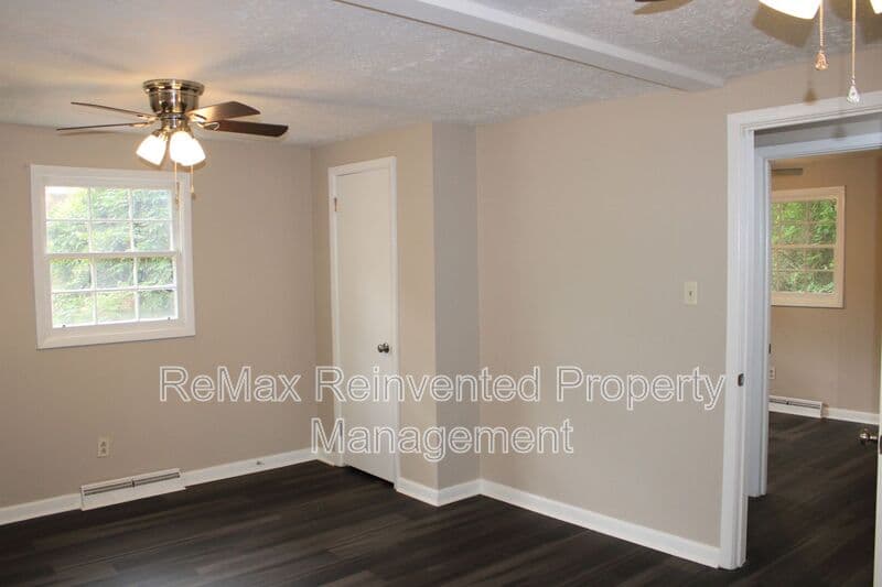 Aiken House: 3328 Vaucluse Rd.