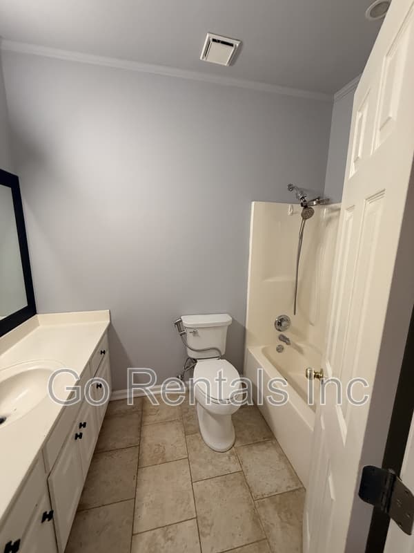Calera House: 975 McAllister Drive