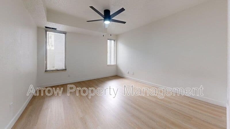 Bismarck House: 205 E Arbor-110G