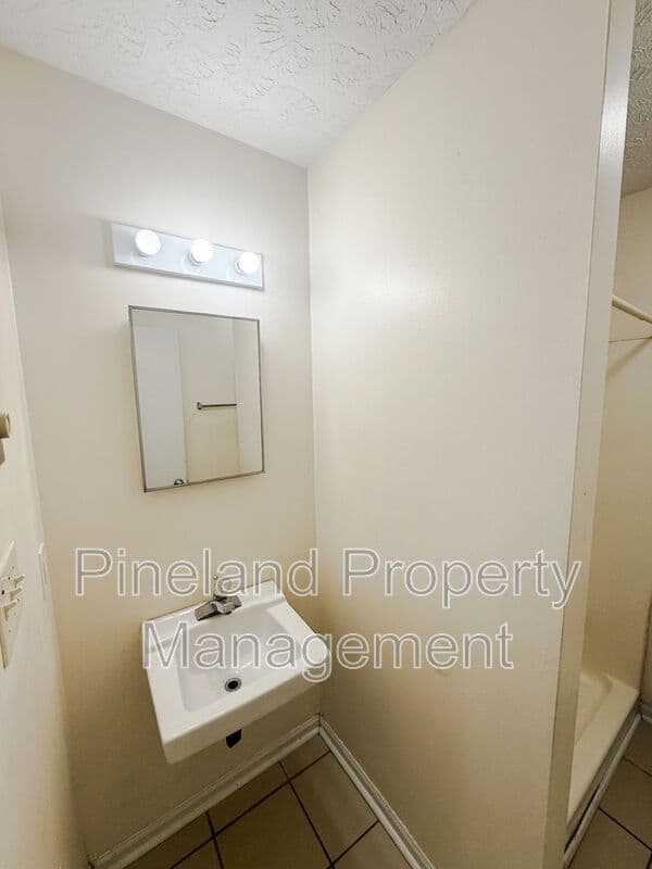 Fayetteville House: 3241 Willard Dr.