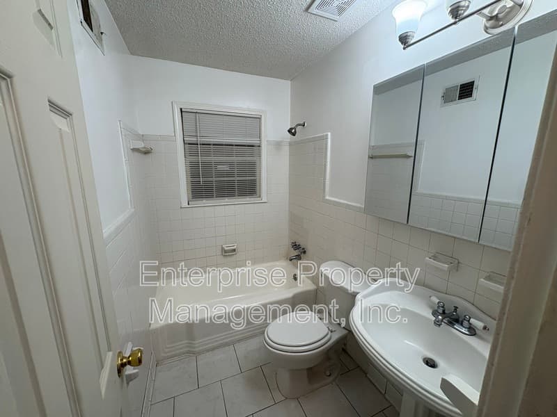 Memphis House: 3182 Casann Cv