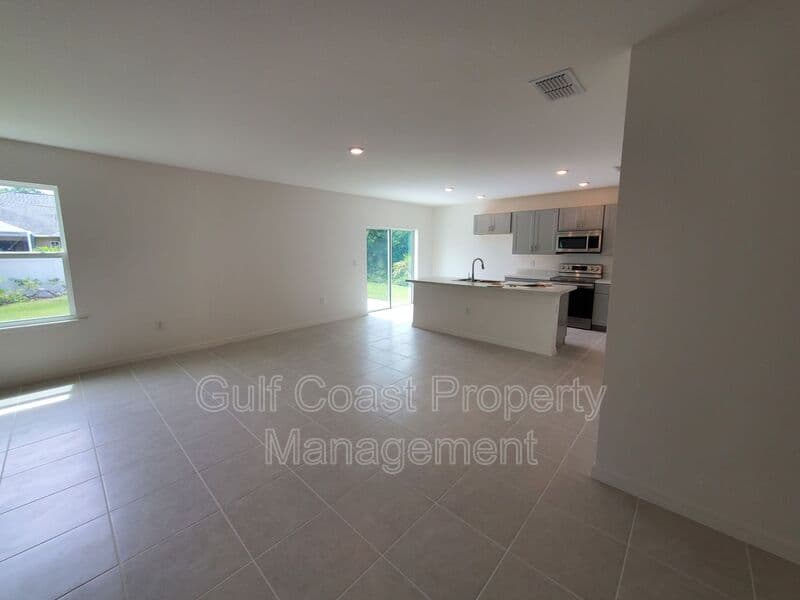 Port Charlotte House: 58 Kenly St