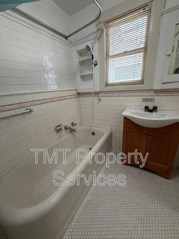 Stockton House: San Jose St / Magnolia St Duplex