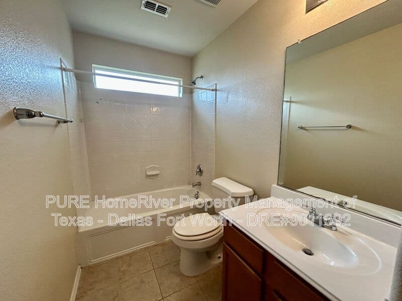 Haslet House: 809 San Miguel Trl