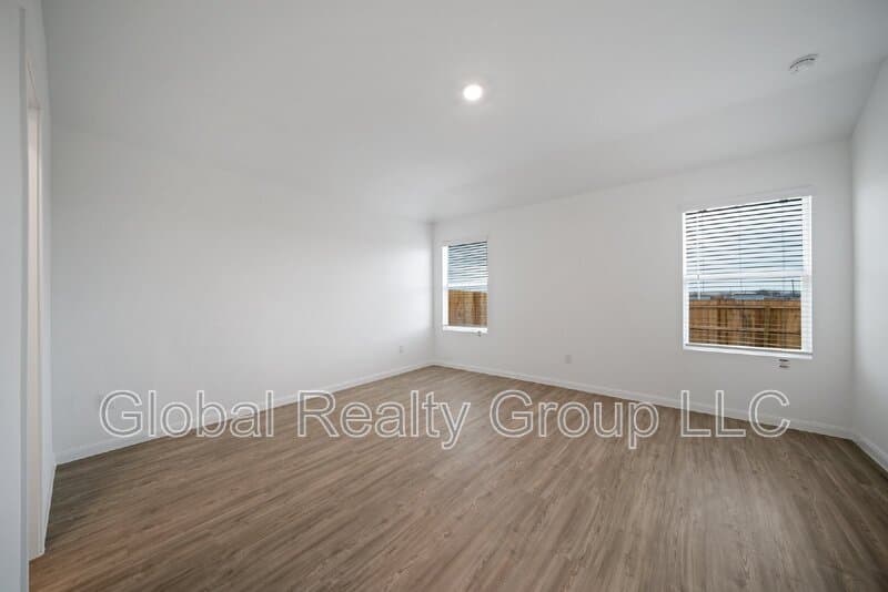Seguin House: 9105 Navarro Vis