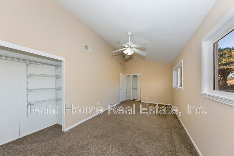 Santa Clarita House: 22327 Espuella Drive
