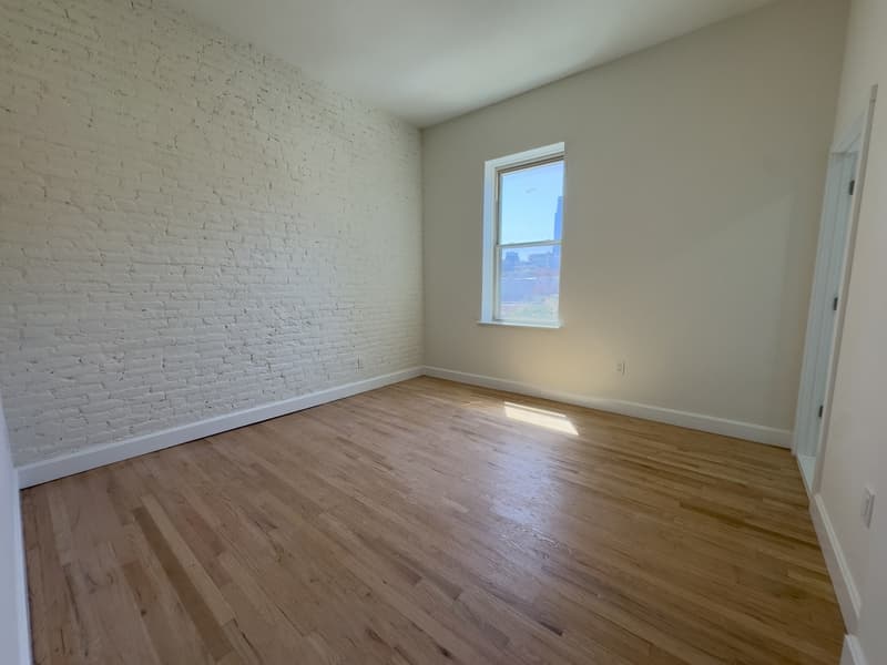 Philadelphia Condo: 2013 Green St - 2FL