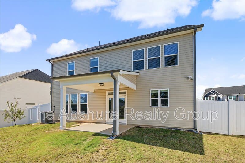 Fuquay-Varina House: 1511 Woodland Knoll Court
