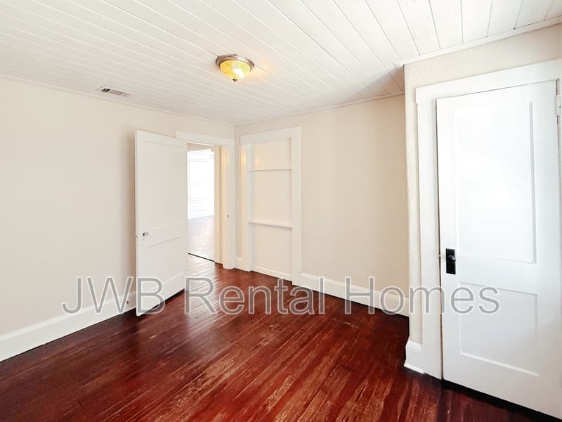 Jacksonville House: 3869 Concord St