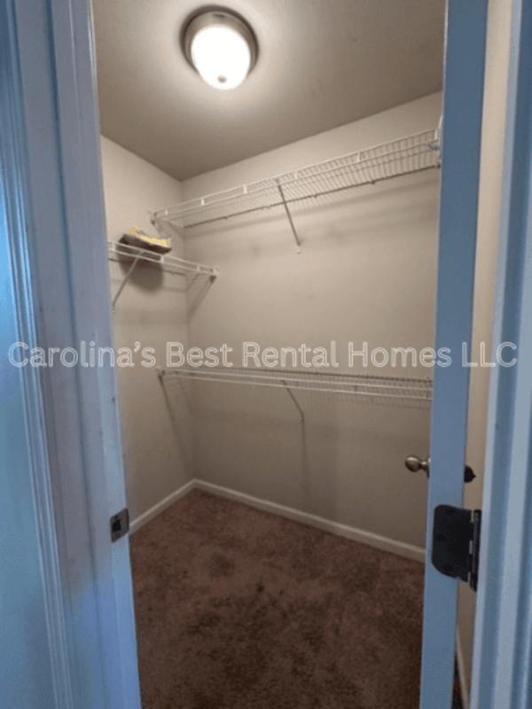 Columbia House: 257 Allans Mill Drive