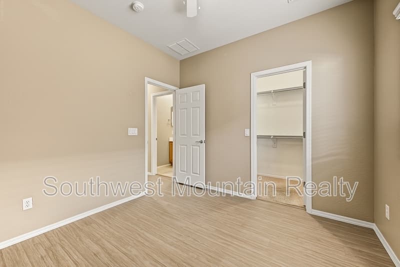 Florence House: 2346 N Monticello Dr