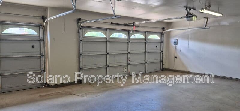 Dixon House: 2080 Mariposa Drive