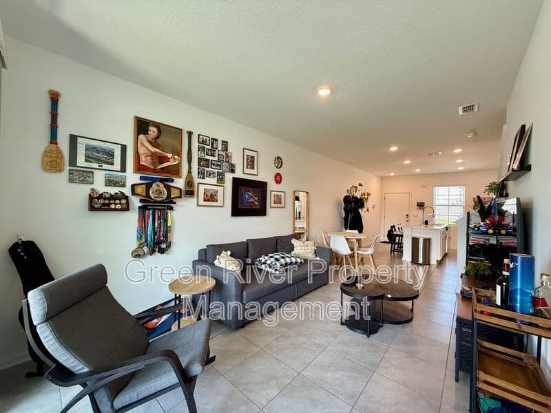 Jacksonville House: 4922 Earthshine Road