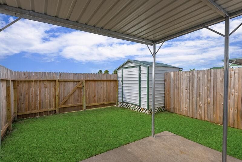 Dickinson Townhome: 5007 Akumal Calle