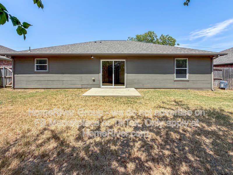 Sherman House: 3017 N Hickory St