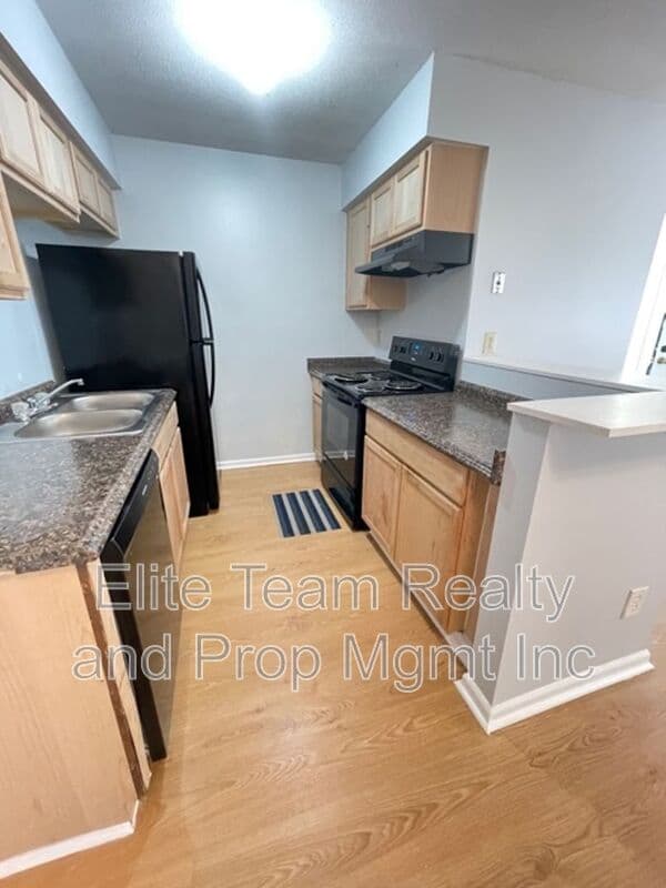 Charlotte Condo: 8623 Crows Nest Ln