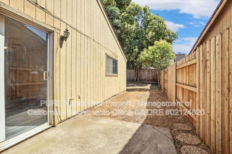 Fair Oaks House: 8128 Deseret Ave