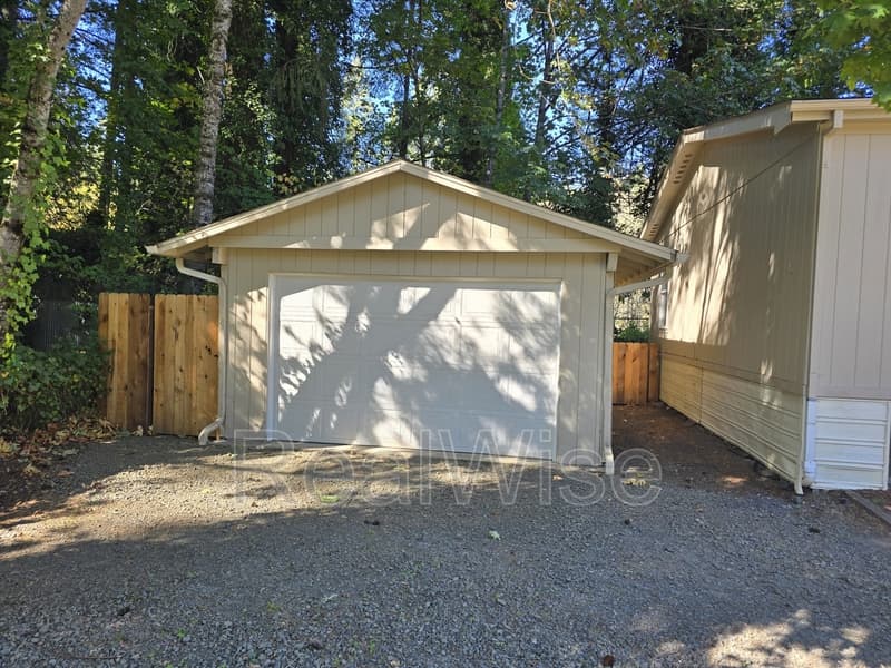 Idleyld Park House: 21366 N Umpqua Hwy