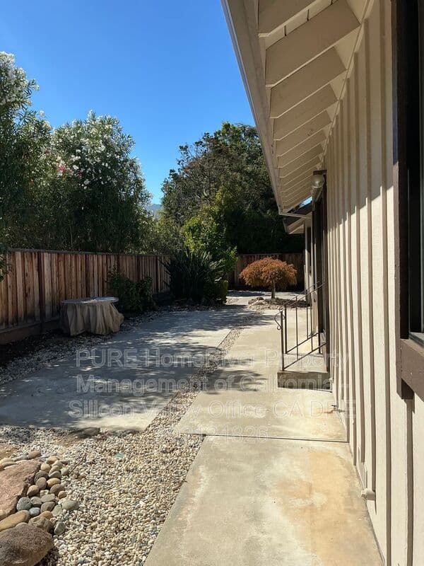 Cupertino House: 10180 Byerly Ct