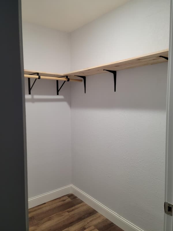 Pella Condo: 205 Oskaloosa Street - 202