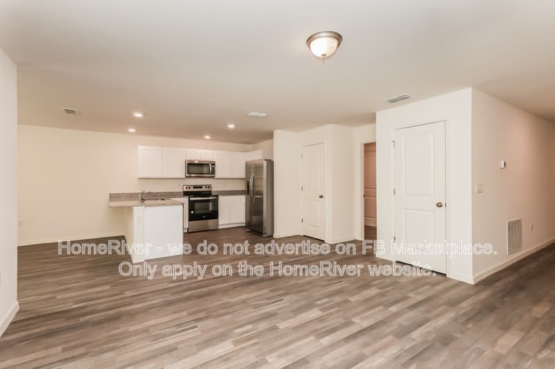 Port Charlotte House: 2465 Crockett St