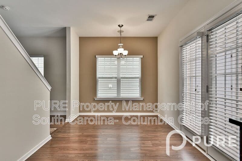 West Columbia House: 512 Spanish Leaf Lane