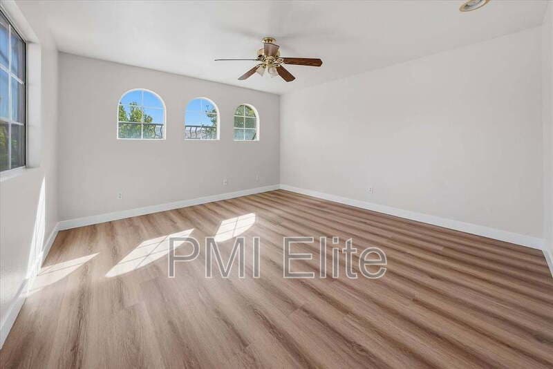 Castaic House: 32029 Cypress Way
