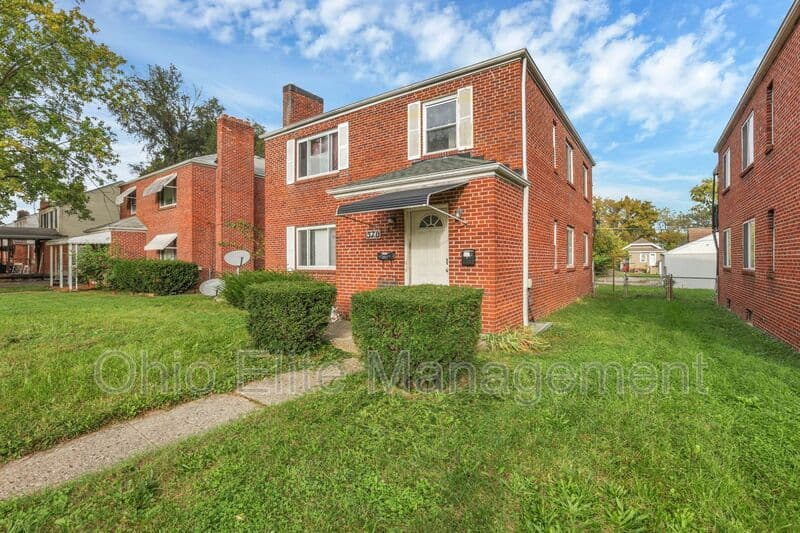 Columbus House: 370 S Chase Ave