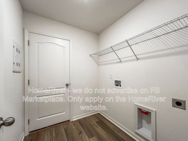 Jacksonville House: 6987 Canoe Birch Rd