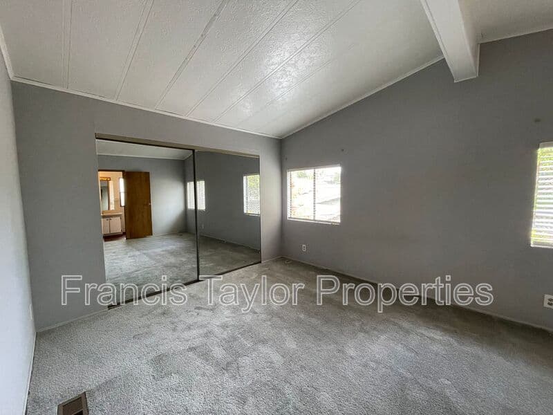 Escondido House: 1822 Seco Glen