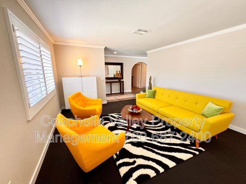 Palm Springs House: 2004 N San Antonio Rd
