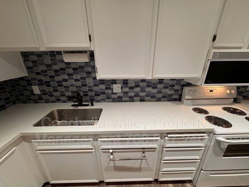 Palm Springs House: 685 N Ashurst Ct