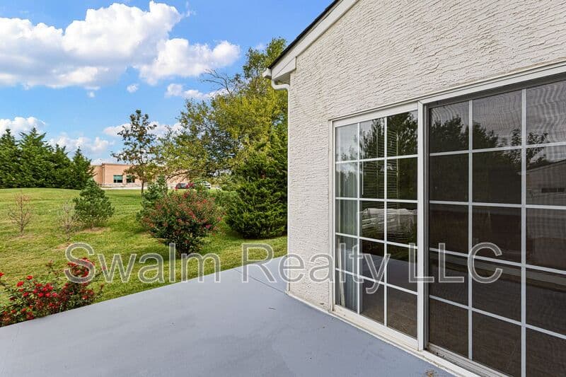 Middletown House: 325 Wilmore Dr