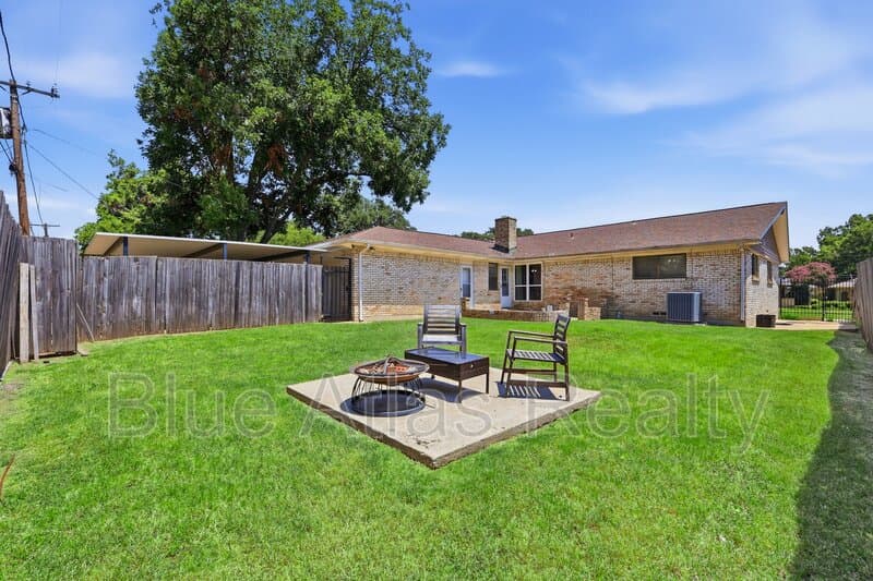 Dallas House: 5019 Blanchard Drive